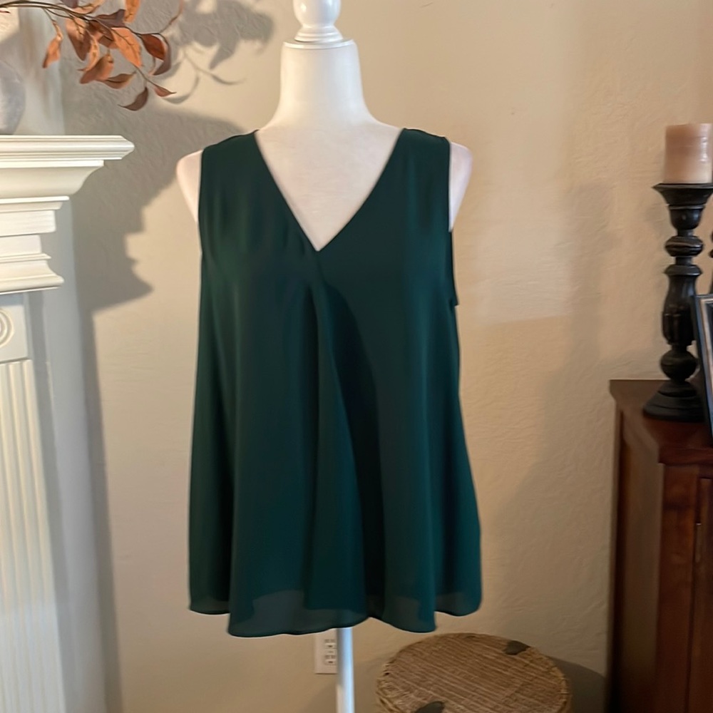 Vince Camuto - green, sleeveless, flowy blouse; high/low: size M